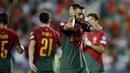 Selebrasi gelandang Timnas Portugal, Bruno Fernandes setelah mencetak gol kedelapan timnya ke gawang Luksemburg pada laga Grup J Kualifikasi Euro 2024 di Estadio Algarve, Selasa (12/9/2023) dini hari WIB. (AP Photo/Joao Matos)