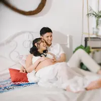 Pasangan musisi ini memberikan nama pada buah hati pertamanya dengan nama Nord Kiano Julian atau NKJ. Nama tersebut telah disiapkan sejak lama. (Instagram/rinni_w)