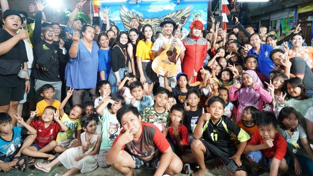 Dodit Mulyanto merilis sebuah lagu berjudul Sehidup Semati Sama Kamu