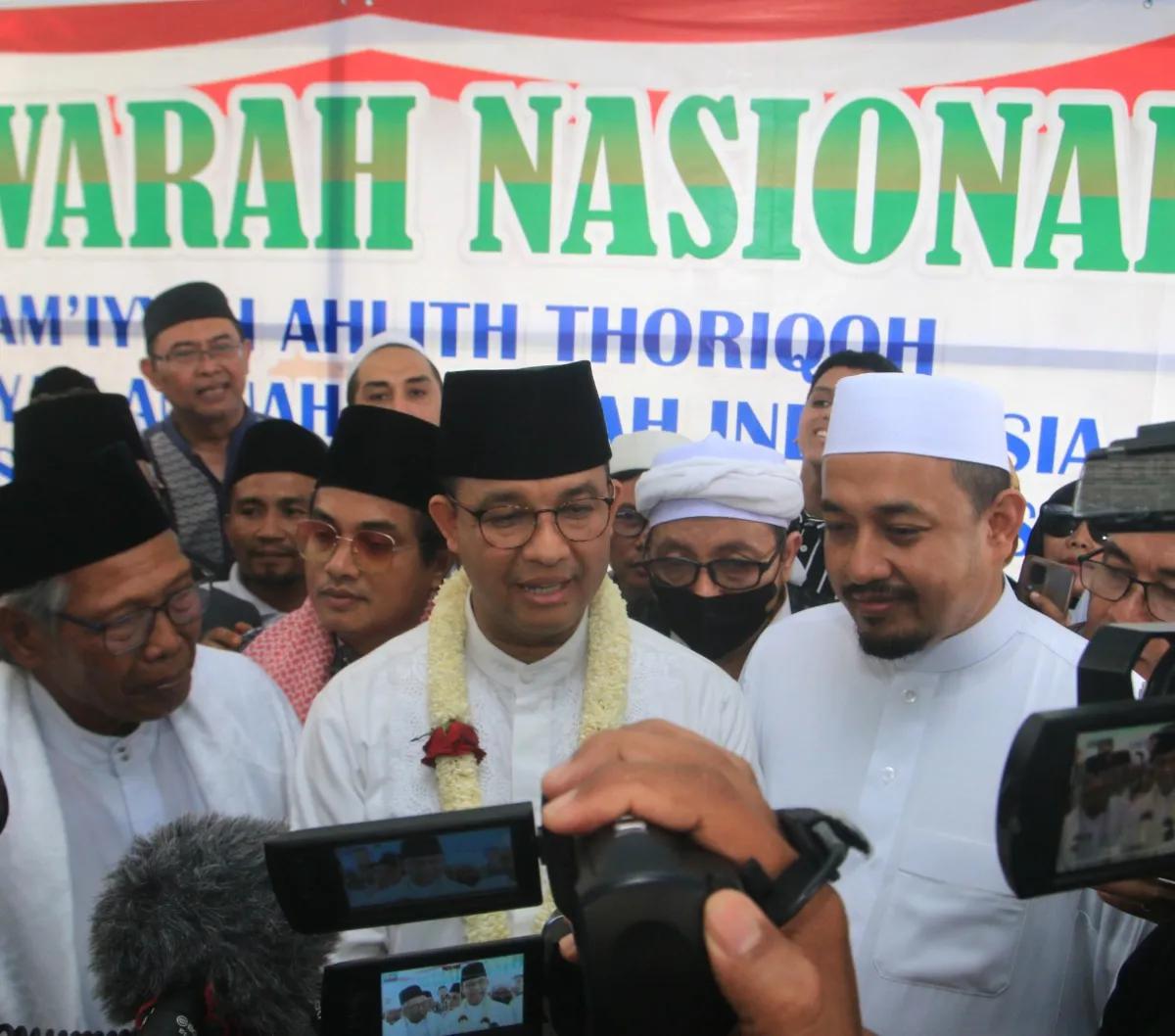 Selain itu, Anies menjelaskan kepemimpinan selalu berbicara tentang dunia, berpartisipasi, tidak absen, tidak menjadi penonton dan tidak memandang dunia semata-mata sebagai tempat lain.<br>