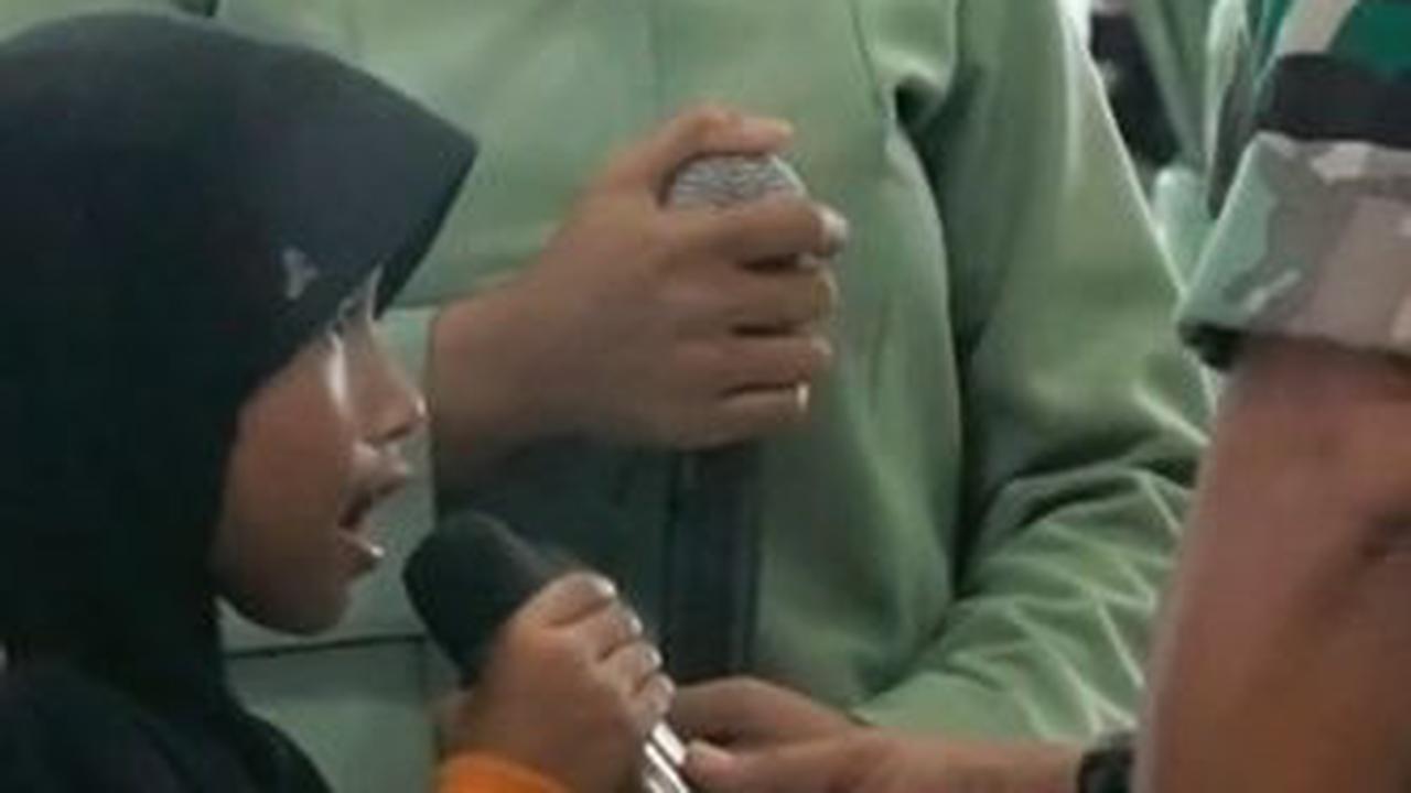 Merasa kagum, Saleh kemudian memberikan hadiah spesial.