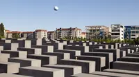 Mengenal Berlin Holocoust Memorial, Tempat Liburan Syahrini