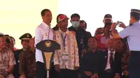 Petani kakao asal Bantaeng, Sulsel, yang memperoleh sepeda dari Jokowi menyatakan tak akan melepas hadiah itu kepada orang lain. (Liputan6.com/Windy Phagta)