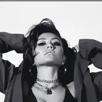 Pose Agnez Mo di media sosial. (Sumber foto dari Instagram @agnezmo)