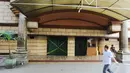 Pemerintah Provinsi DKI Jakarta melalui Dinas Pariwisata dan Budaya menghentikan izin operasi diskotek Stadium Taman Sari, Jakarta, Rabu (21/5/14).(Liputan6.com/Faizal Fanani)