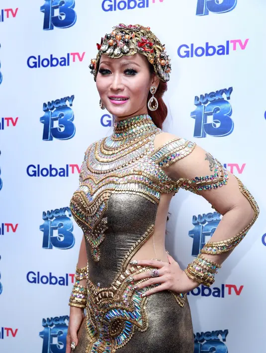 Tuduhan oprasi plastik itu langsung dibantah pelantun tembang Goyang Inul tersebut. Menurutnya perubahan di wajah adalah akibat dari ilusi make up. (Deki Prayoga/Bintang.com)