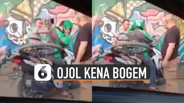 Video seorang pria pengemudi ojek online kena bogem dari pengendara mobil viral di media sosial.