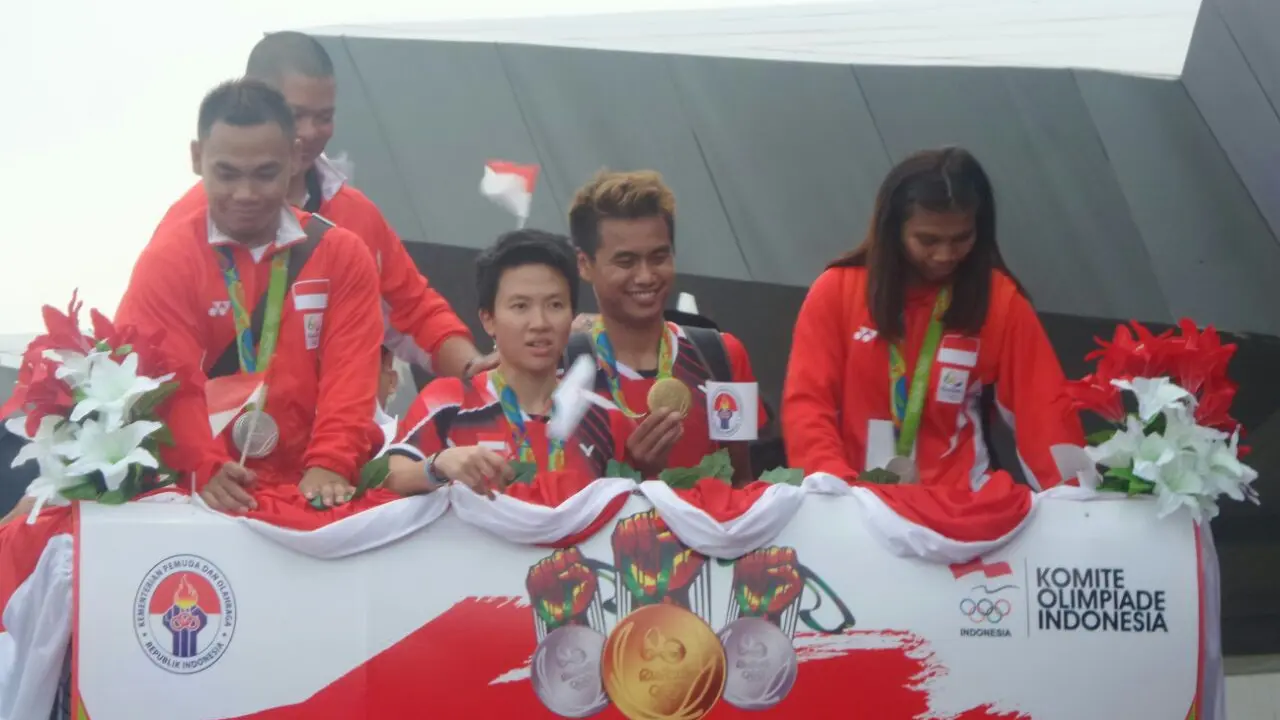 Tontowi Ahmad / Liliyana Natsir meninggalkan bandara Soekarno Hatta