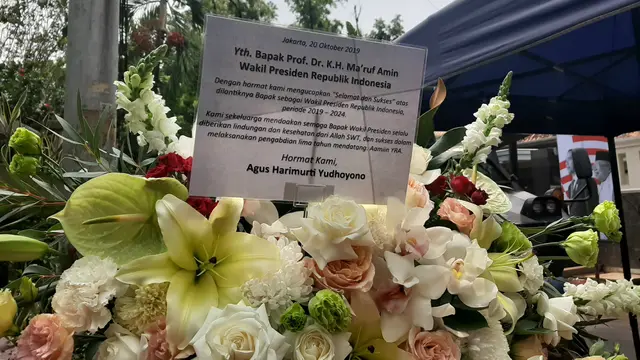 AHY mengirimkan karangan bunga di kediaman Wakil Presiden terpilih Ma'ruf Amin di Jalan Situbondo, Menteng.