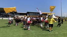 Atraksi budaya saat hari kedua pengambilan race pack Maybank Marathon 2026 di Bali United Training Center pada Sabtu (22/8/2026). (Bola.com/Alit Binawan)