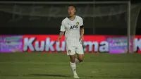 Pemain Persik Kediri, Arthur Daniel Irawan, saat pertandingan pekan keempat BRI Liga 1 2023/2024 melawan Dewa United yang berlangsung di Stadion Indomilk Arena, Tangerang, Jumat (21/7/2023). (Bola.com/Ikhwan Yanuar)