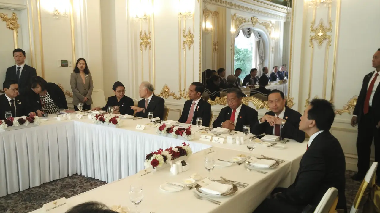 Jokowi makan siang dengan 20 pengusaha Korea Selatan