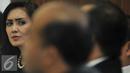 Komisi 9 DPR RI Rieke Dyah Pitaloka, saat mmenjadi pembicara diskusi, di Nusantara III Kompleks Parlemen, Senayan, Jakarta, Selasa (9/2). Diskusi tersebut membahas Perlindungan TKI di luar negeri. (Liputan6.com/Johan Tallo)