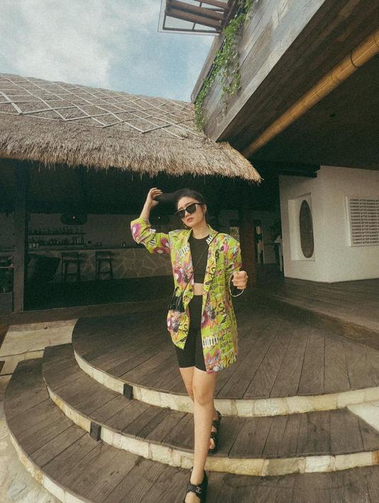 <p>Febby Rastanty adalah salah satu selebriti muda yang cantik dan berbakat. Namanya mulai menanjak saat ia berperan dalam sinetron yang berjudul &ldquo;Putih Abu-abu&rdquo; dan menjadi member grup BLINK. (FOTO: instagram.com/febbyrastanty/)</p>