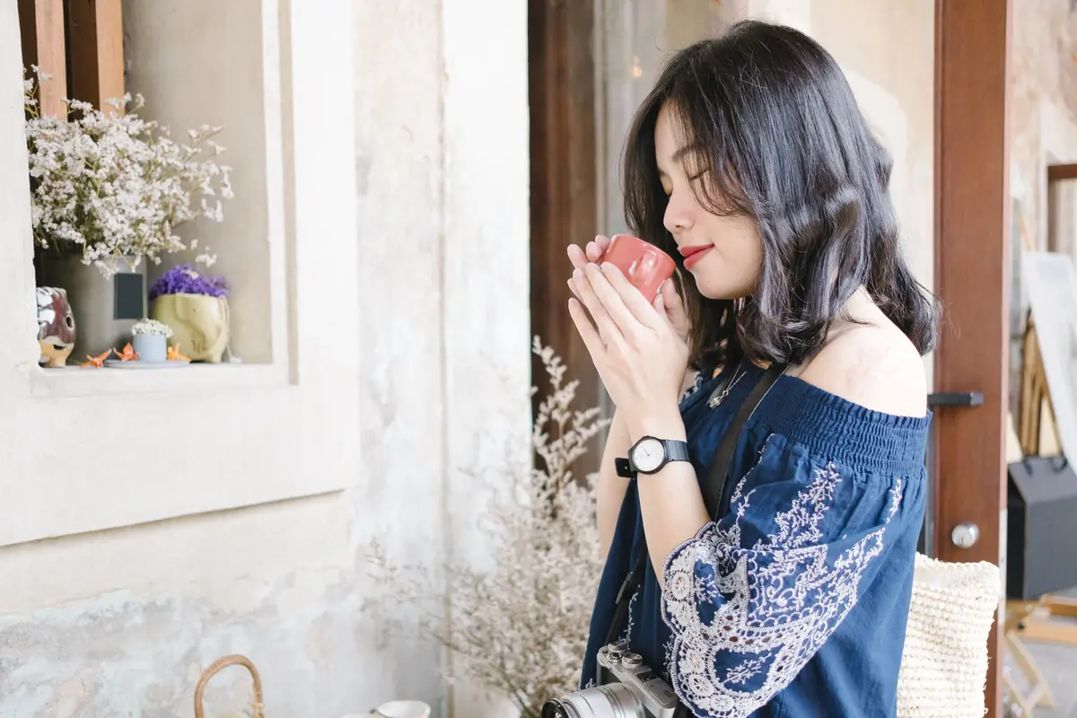 wanita juli suka berbagi