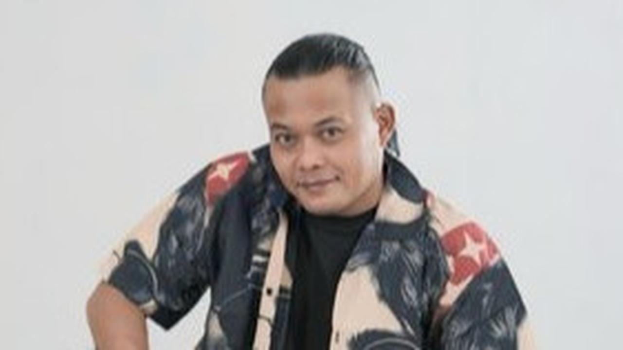 Aksi Nyentrik Sule di Video Klip Lagu Terbaru 'Hey Kamu