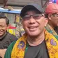 Wali Kota Depok, Mohammad Idris usai mengikuti kegiatan ngubek empang pada Lebaran Depok yang diselenggarakan KOOD di kawasan Cilodong, Depok. (Liputan6.com/Dicky Agung Prihanto)