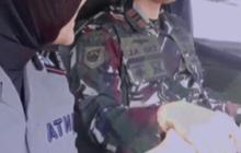 Suami Perwira Marinir Istri Bintara Polisi, Begini Momen Pasutri Berangkat Kerja Bareng 'TNI Polri Bersatu