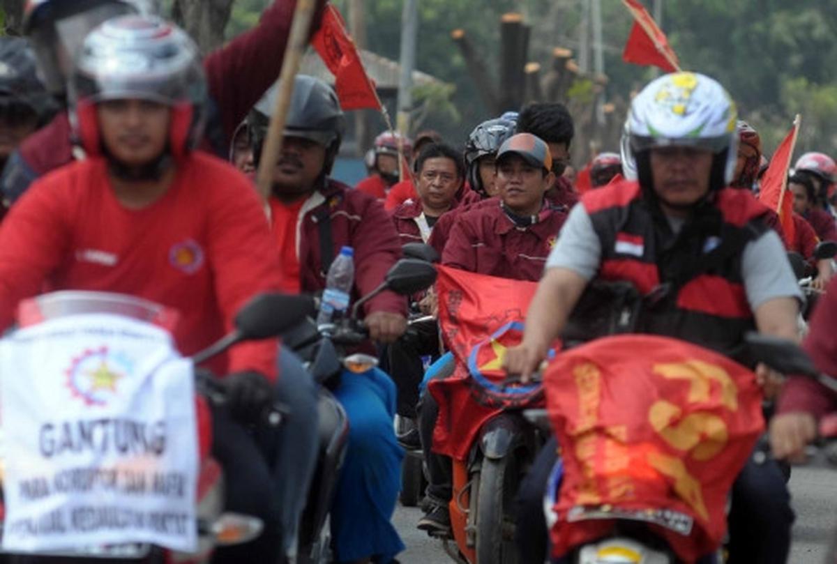 Aksi buruh Pulogadung sweeping pabrik pakai motor mewah