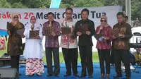 Walikota Bogor Bima Arya (ketiga dari kanan) ikut membacakan Deklarasi Keluarga 2014 bersama elemen dan tokoh masyarakat lain