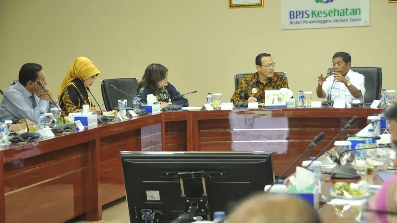 Pertemuan Menteri Sosial Idrus Marham dengan Dirut BPJS Kesehatan Fachmi Idris (Sumber: Humas BPJS Kesehatan)
