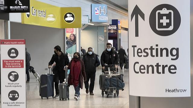 FOTO: Cegah Omicron, Inggris Perketat Protokol Kesehatan dan Pembatasan