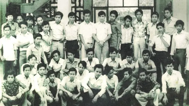 Foto awas Mahfud Md bersama kawan-kawannya saat masih menduduki bangku SMA.