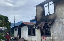 Damkar Kerahkan Seluruh Anggota Padamkan Kebakaran Rumah Bengkulu di Kawasan Padat Penduduk