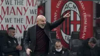 Hingga sepuluh menit babak kedua berjalan, pasukan Stefano Pioli mengurung pertahanan Genoa untuk mencari gol penyeimbang. (AP/Antonio Calanni)