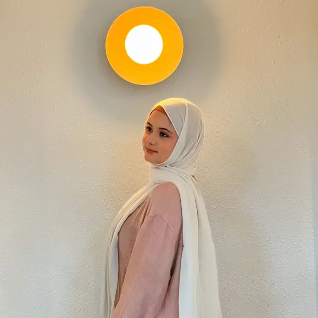 6 Potret Terbaru Alya Avivah Kakak Aliando Kini Berhijab, Pernah Main di Sinetron GGS