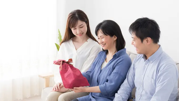 Inspirasi Hadiah Buat Mama Mertua yang Sudah Menganggapmu Seperti Anak Sendiri