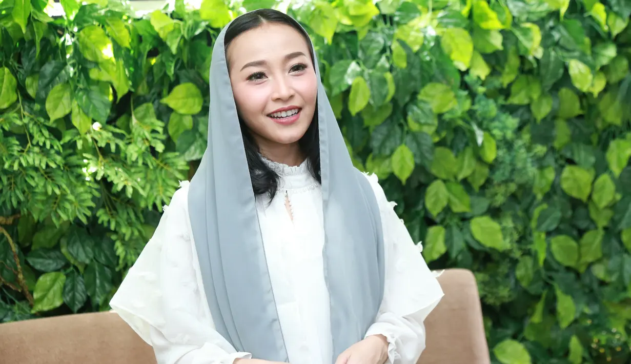 Penyanyi Rinni Wulandari akan melepas masa lajangnya pada 7 Mei mendatang. Berbagai persiapan terus dilakukan sebelum resmi dipersunting Jevin Julian teman duetnya. (Adrian Putra/Bintang.com)