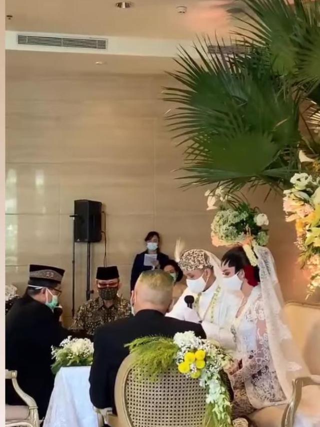 6 Momen Akad Nikah Karina Nadila dan Rangga Prihartanto. (Sumber: Instagram/karinadila8921)