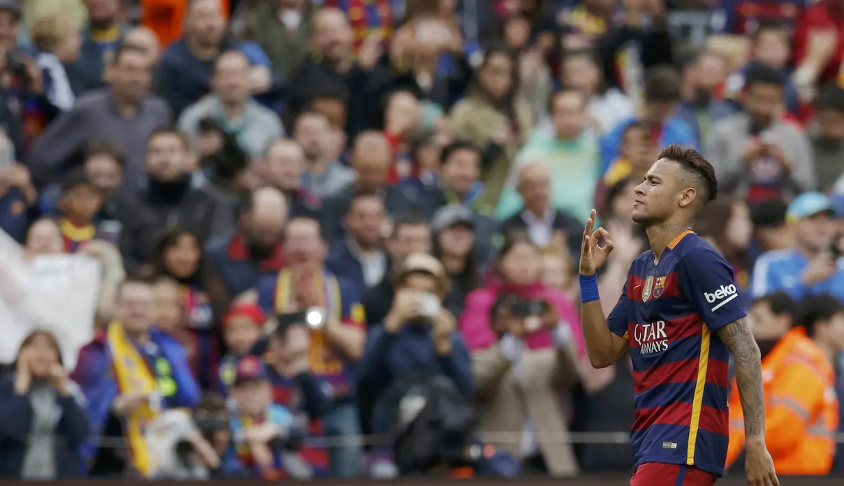 Pemain Barcelona, Neymar menyumbangkan satu gol untuk kemenangan timnya atas Espanyol pada lanjutan La Liga Spanyol pekan ke-37 di Stadion Camp Nou, (8/5/2016). (REUTERS/Albert Gea)
