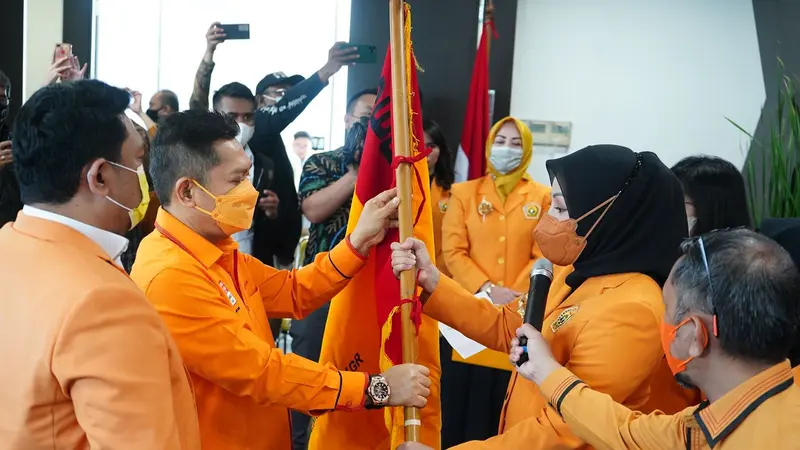 Dewan Pimpinan Pusat Ormas Musyawarah Kekeluargaan Gotong Royong (MKGR) resmi melantik Adde Rosi Khoerunnisa sebagai Ketua Umum Badan Pengurus Pusat Gerakan Perempuan (GEPE) Ormas MKGR.