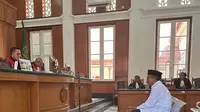 Eks Kepala BPKD Takalar disidang kasus korupsi pasir laut (Liputan6.com/Eka Hakim)