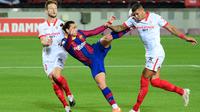Antoine Griezmann gagal mengkonversikan peluang emas jadi gol saat Barcelona bermain imbang kontra Sevilla, Senin (5/10/2020) dini hari WIB. (LLUIS GENE / AFP)