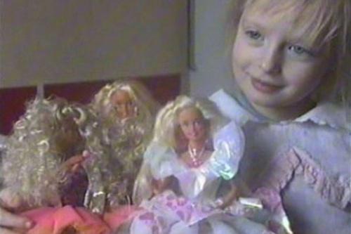 Sejak usia 6 tahun, Angelica sering kali dibuat menjadi seperti Barbie oleh sang ibu | Photo: Copyright mirror.co.uk