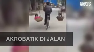 Video yang merekam aksi pria membawa dua anak dalam keranjang menuai pro-kontra karena dinilai membahayakan