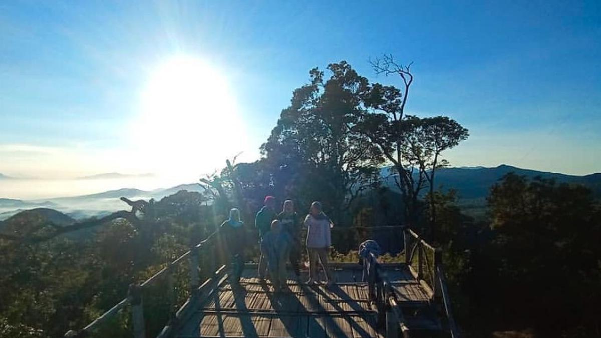 6 Fakta Menarik Gunung Cadaspanjang di Bandung yang Bersebelahan dengan Gunung Puncak 2020