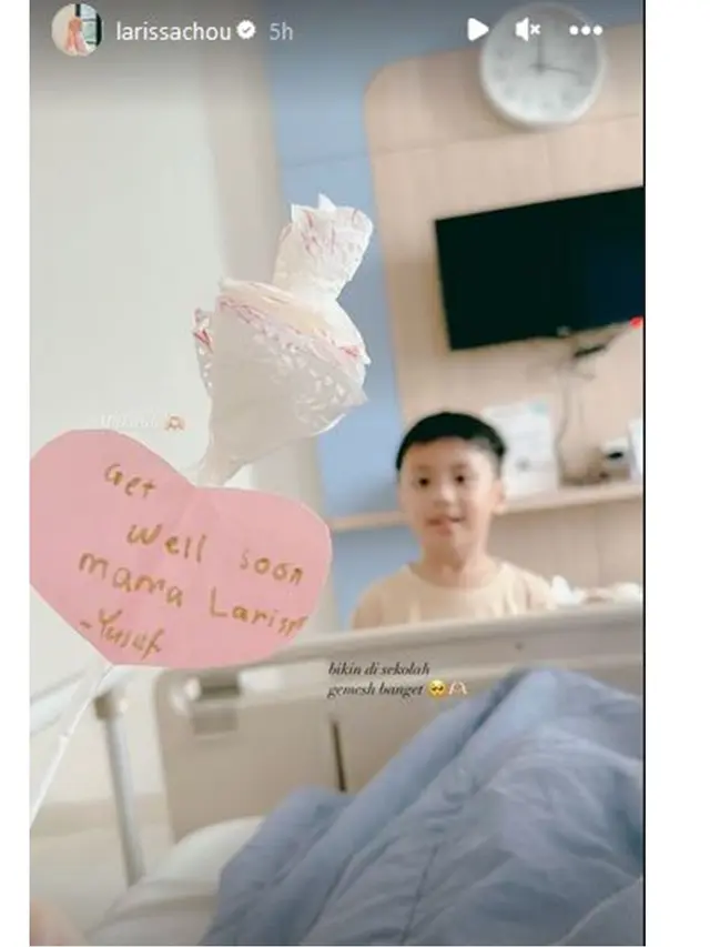6 Potret Larissa Chou Dilarikan ke Rumah Sakit di Kehamilan Kedua, Ditemani Keluarga