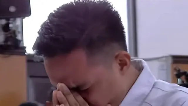 Tangis Richard Eliezer pecah usai divonis 1 tahun enam bulan penjara oleh hakim di Pengadilan Negeri Jakarta Selatan, Rabu (15/1/2023).