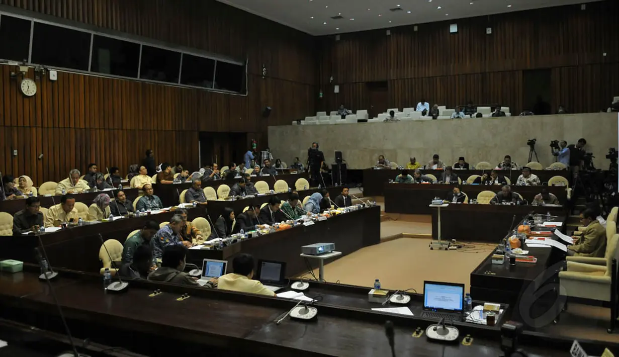 Komisi II DPR menggelar rapat untuk mengevaluasi Pilpres 2014 dengan memanggil KPU dan Bawaslu, Senin (1/9/14). (Liputan6.com/Johan Tallo)