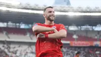Selebrasi pemain Persija Jakarta, Marko Simic setelah mencetak gol pertama timnya ke gawang PSIS Semarang pada laga pekan ke-34 BRI Liga 1 2023/2024 di Stadion Utama Gelora Bung Karno (SUGBK), Senayan, Jakarta, Selasa (30/4/2024). (Bola.com/Abdul Aziz)