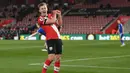 James Ward-Prowse. Gelandang Inggris berusia 27 tahun ini telah memperkuat Southampton sejak 2011/2012 usai dipromosikan dari tim akademi. Selama total 11 musim, ia telah tampil dalam 355 laga di semua ajang dengan torehan 40 gol dan 47 assist. (AFP/Pool/Neil Hall)