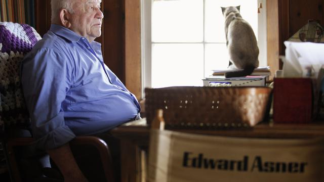 Ed Asner pada 2009.  (AP Photo/Damian Dovarganes, File)