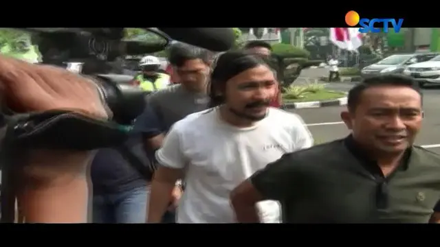 Setelah ditangkap polisi pekan lalu lantaran memiliki dua paket ganja, musisi Marcello Tahitu alias Ello, dibawa ke RSKO Ciracas. 