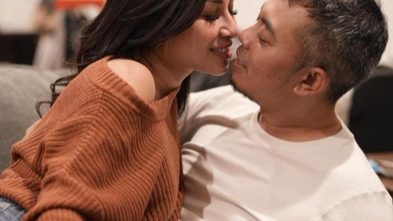 Sidang gugatan cerai yang diajukan Nisya Ahmad terhadap Andika Rosadi telah dimulai sejak 30 Mei 2024, dan akan dilanjutkan pada 1 Agustus 2024 dengan agenda pembuktian.<br>