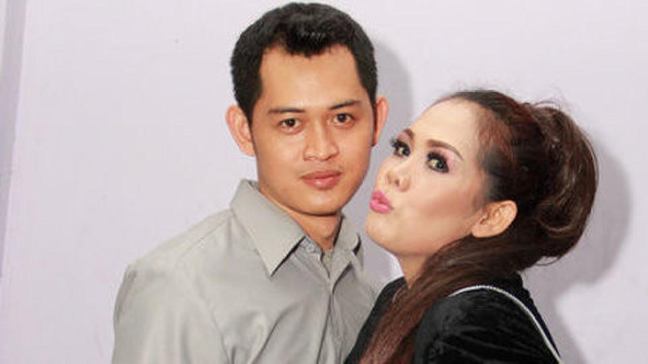4 Cerita heboh Ely Sugigi pasca pernikahan