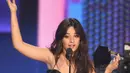 Penyanyi Camila Cabello dianugerahi sebagai Lagu Pop/Rock Terfavorit untuk lagu 'Havana' pada American Music Awards 2018 di Los Angeles, Selasa (9/10). Dalam ajang AMA ini, Cabello dinominasikan untuk lima kategori. (Frederick M. Brown/Getty Images/AFP)